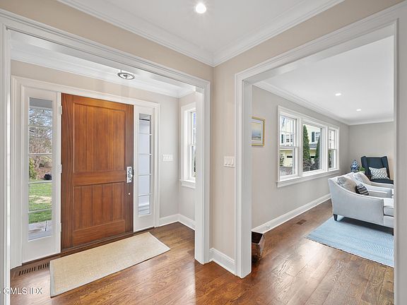 2nd image of 15 Pell Pl