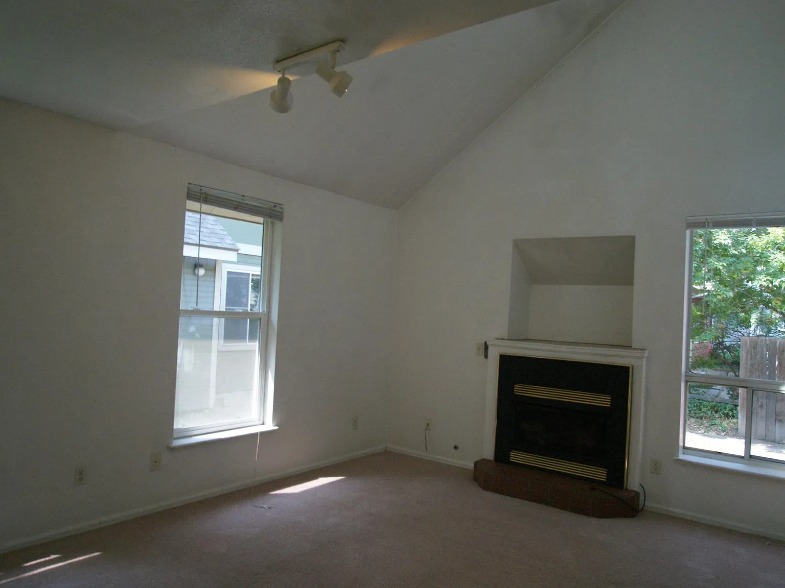 4 bed, 1536 sqft, $6,260 — Photo 4
