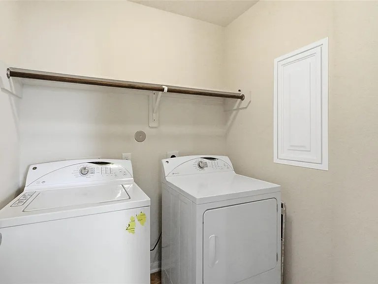 12530 Greencanyon Dr — Photo 32