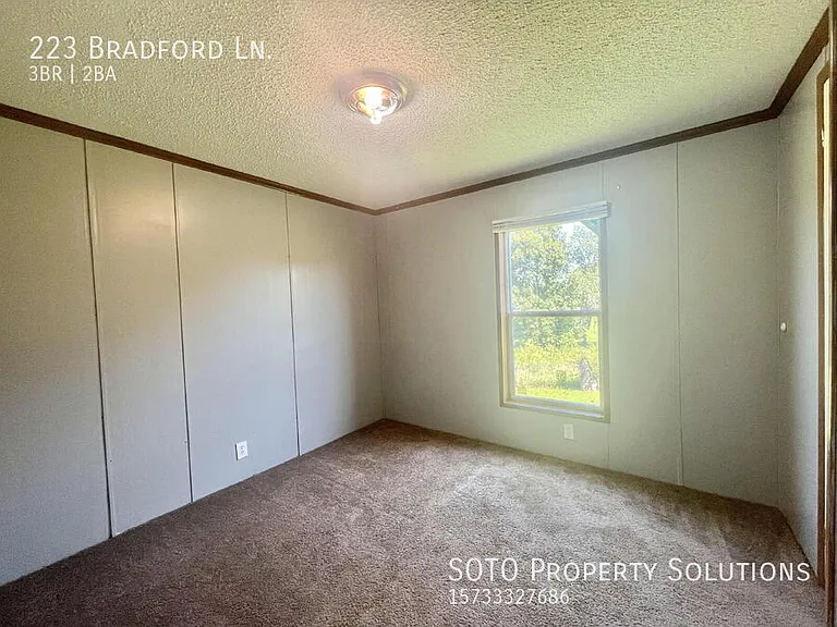 223 Bradford Ln — Photo 44