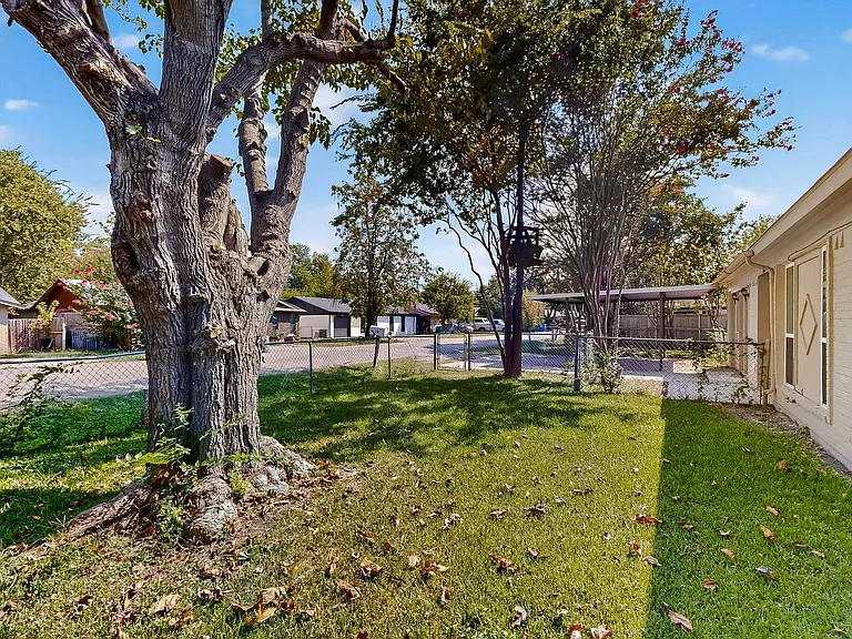 140 Trout St — Photo 38
