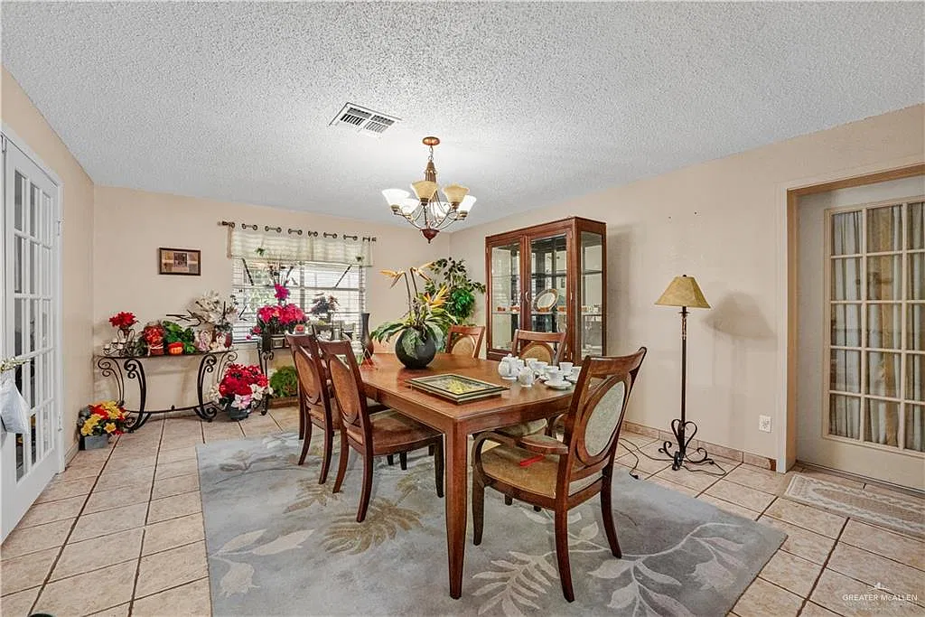 4 bed, 3.5 bath, 2501 sqft, $2,200 — Photo 3