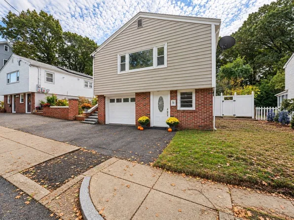 10 Ellswood St, West Roxbury, MA 02132