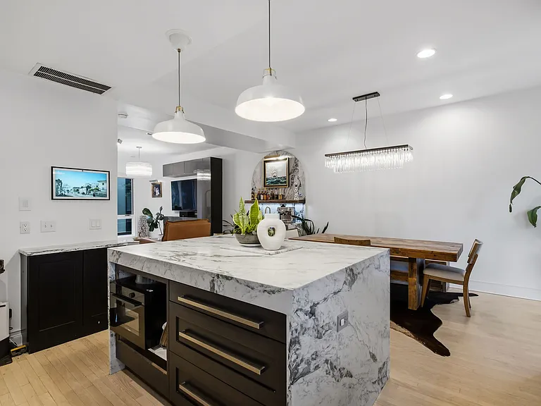 2237 W Madison St #5 — Photo 7