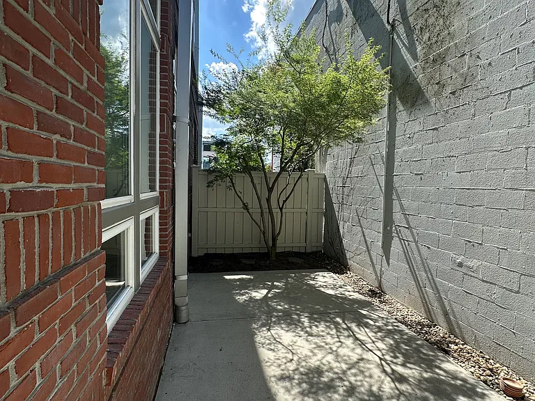 619 N 4th St #104 — Photo 7