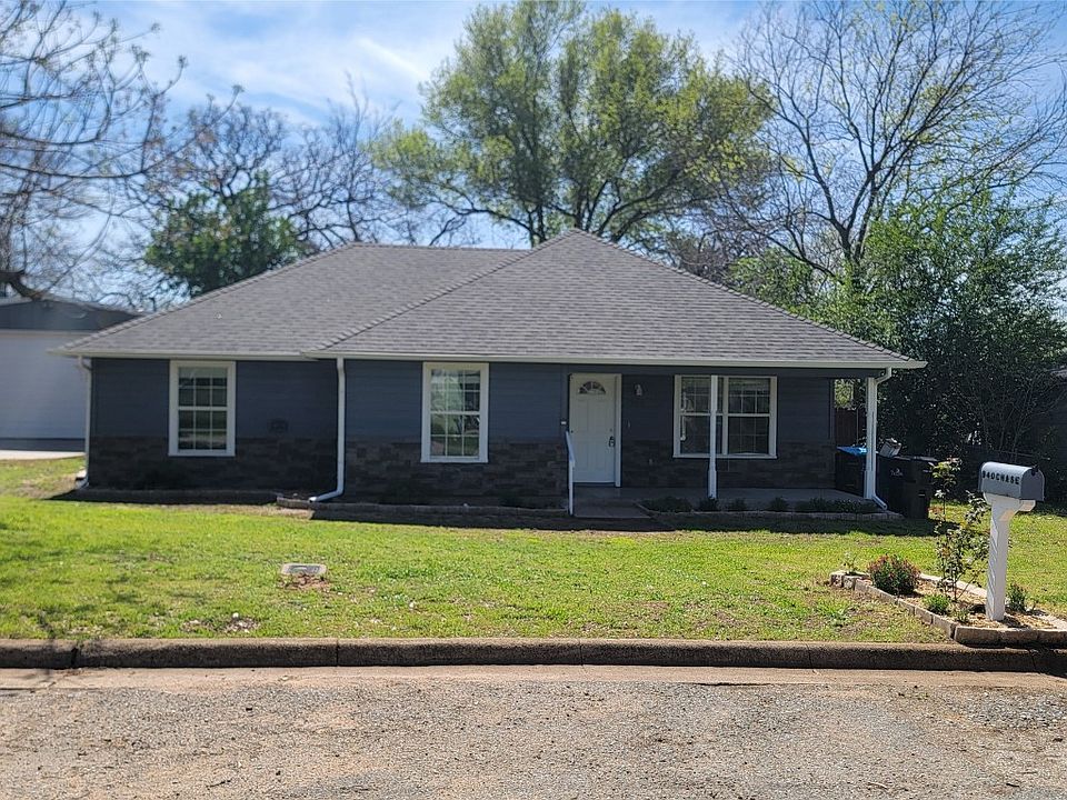 1st image of 940 NE Chase St
