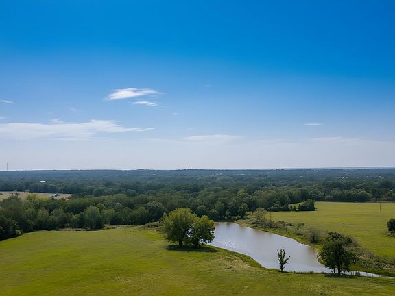 2nd image of 34 Parkwood Ranch Trl