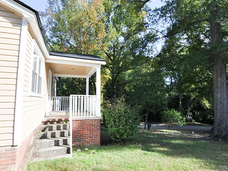 219 Miriam Ave — Photo 10