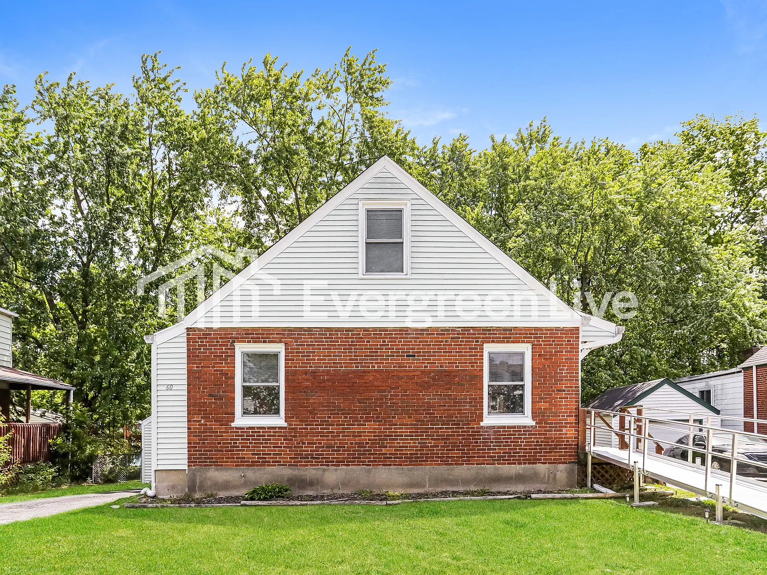 4 bed, 1.0 bath, 1082 sqft, $1,645 — Photo 1