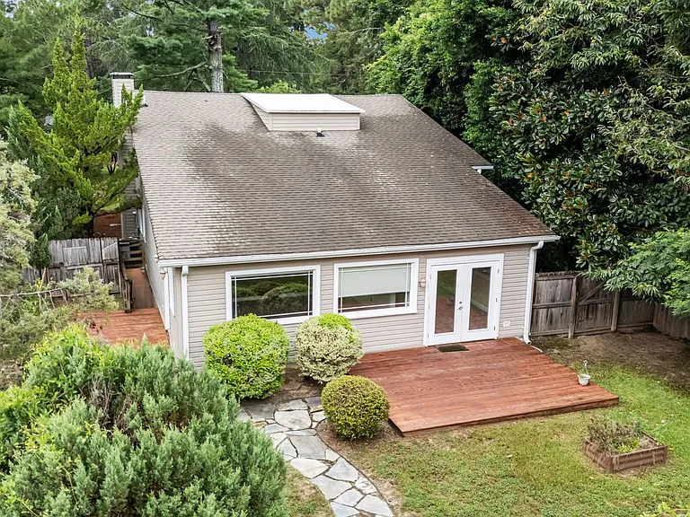 835 N Ashe St — Photo 6