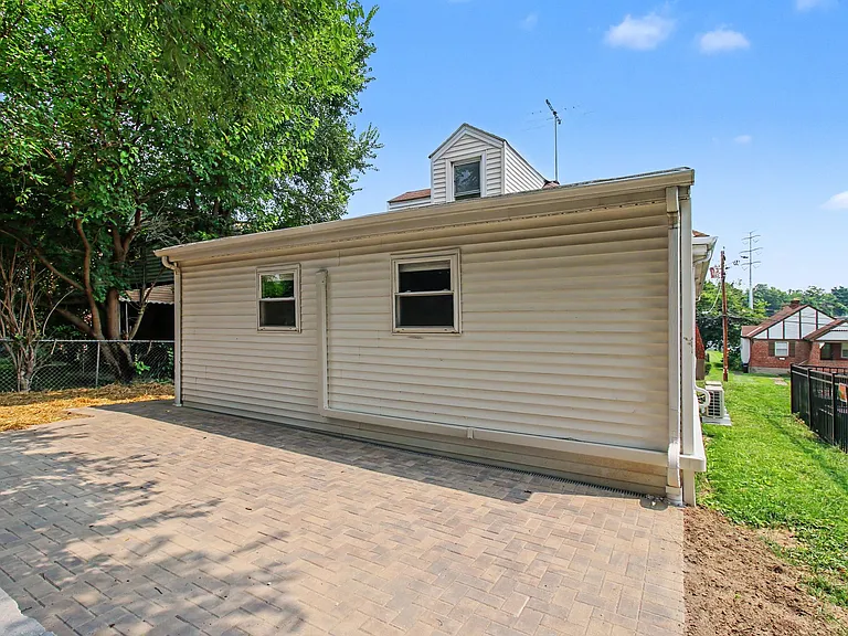4515 Camberwell Rd — Photo 24
