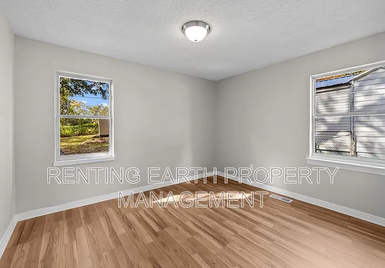 7404 Paris Ave — Photo 14