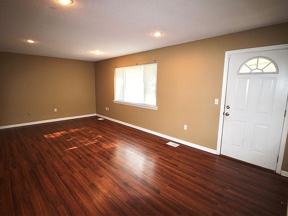 4th image of 6024 Hillcrest Dr