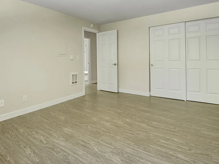 Bayview East Apartments — Photo 21