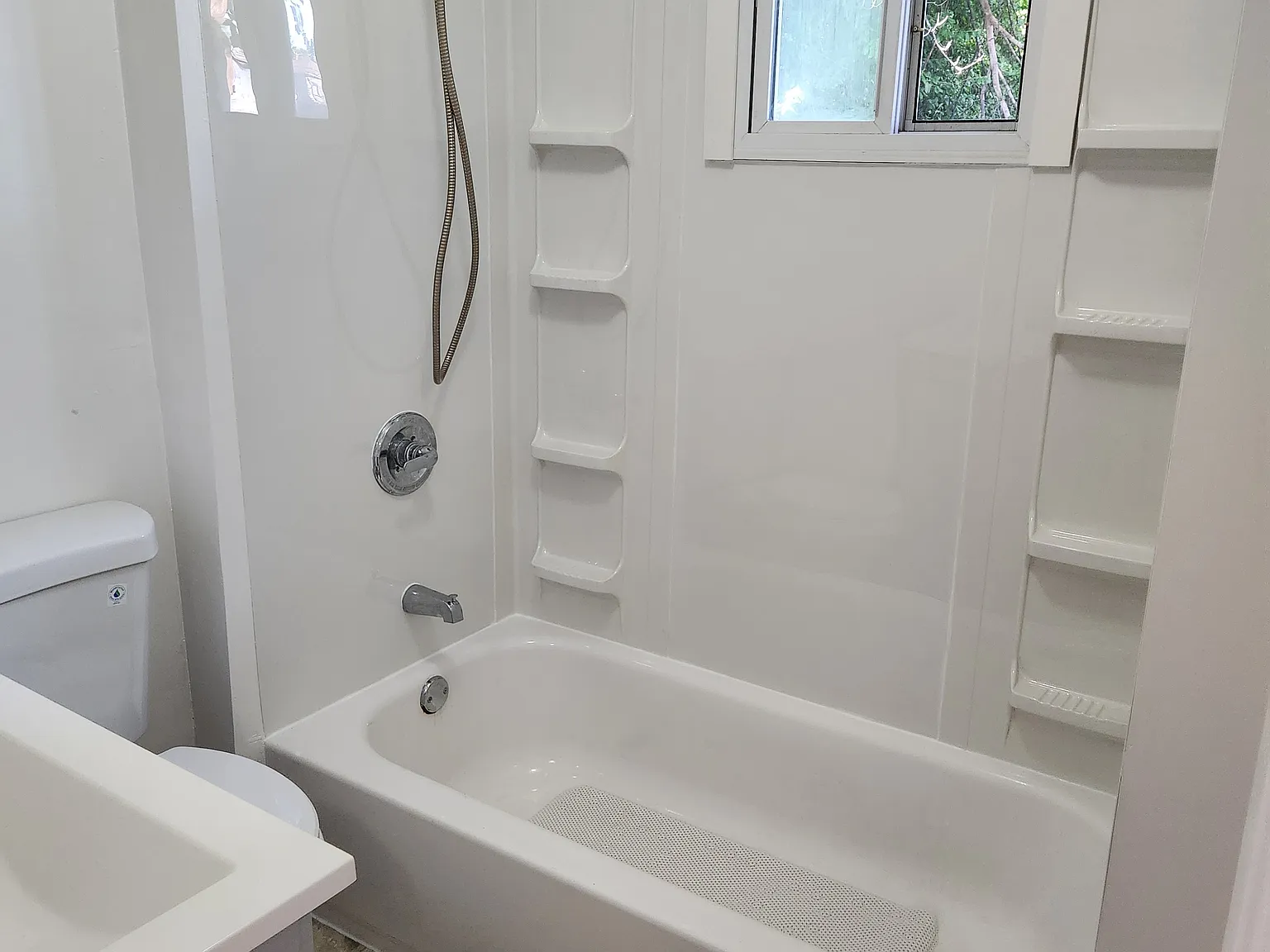 2 bed, $2,400 — Photo 4