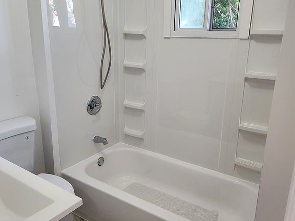 4th image of 219 Fisher Ave #1/2