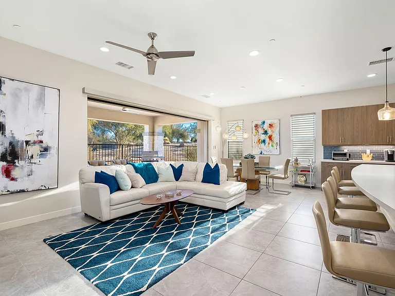 502 Retreat Cir — Photo 1