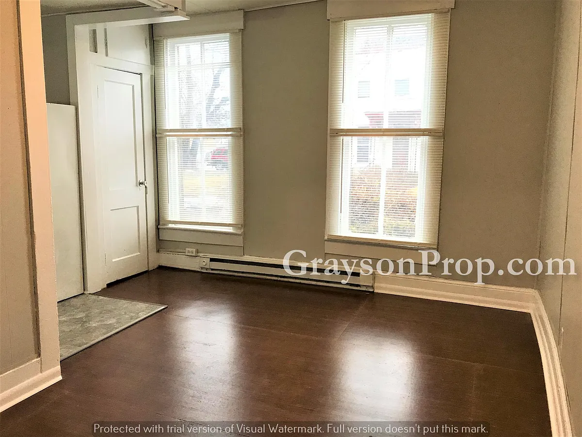 Building Photo - 934 8th St