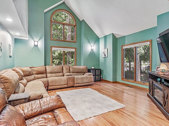 2nd image of 202 Woodcliff Dr