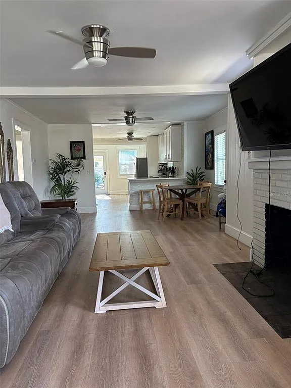 3 bed, 2.0 bath, 1468 sqft, $2,700 — Photo 2