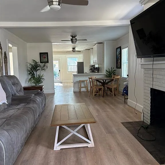 2570 Loma Linda St — Photo 2