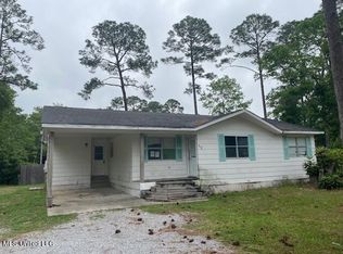 612 Main St, Ocean Springs, MS 39564