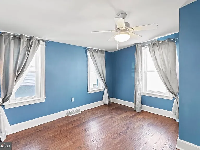 2443 E Cumberland St — Photo 11