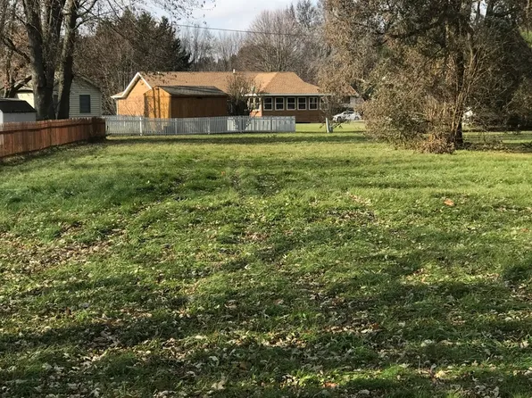 1832 Laverne Dr, Sandwich, IL 60548