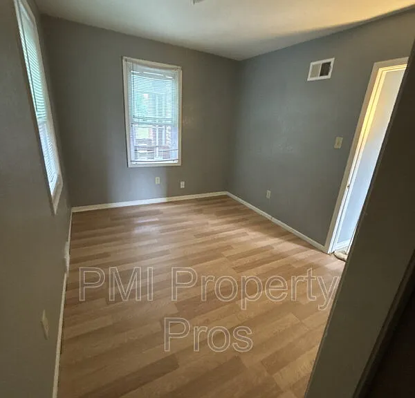 6712 W Villard Ave — Photo 5