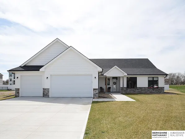 23827 Harvest Heights Cir, Waterloo, NE 68069