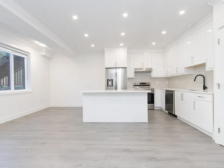 2122 E 32nd Ave #102 — Photo 9