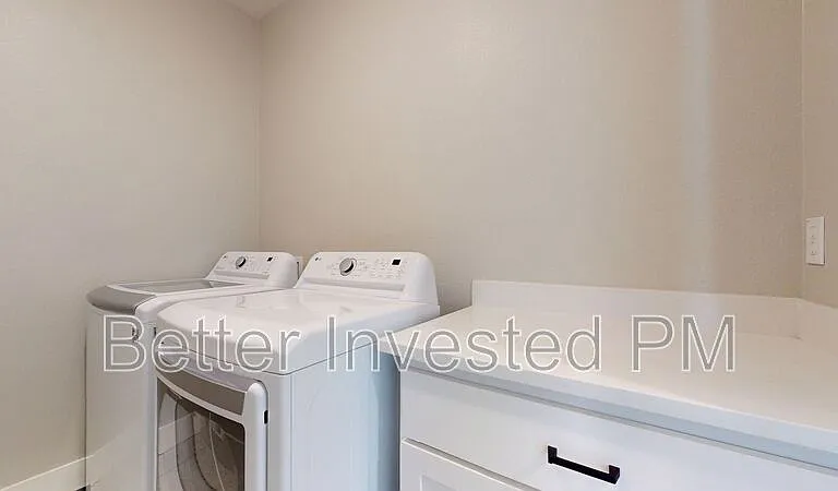 1437 Oak Cir — Photo 19