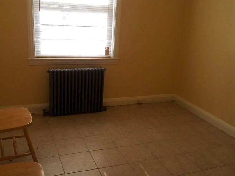 Queen size Bd room 1