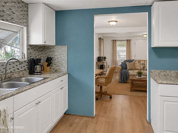5th image of 9520 Riverview Dr