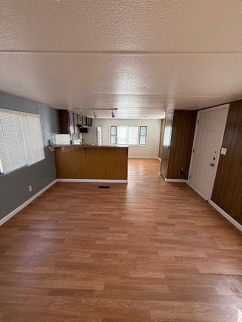 1st image of 9849 Alameda Ave