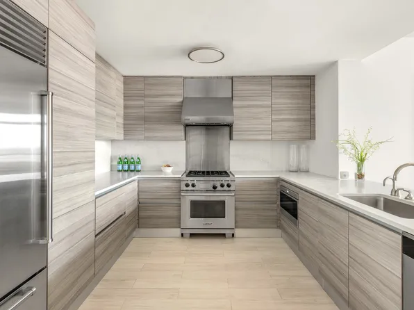 155 West 11th Street 14D image 3 of 21