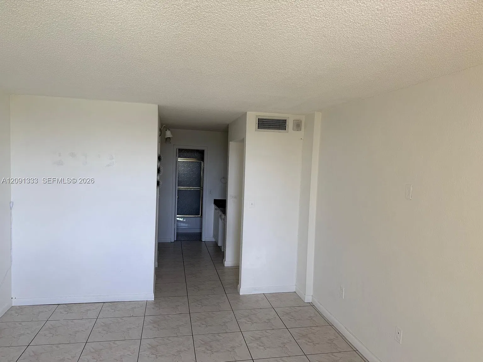Sovereigns Condo — Photo 4