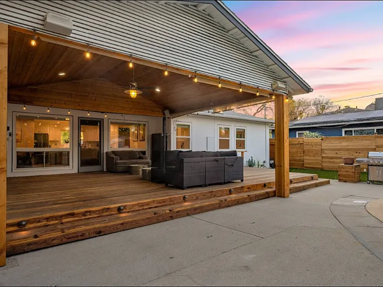 7106 Lasaine Ave — Photo 18