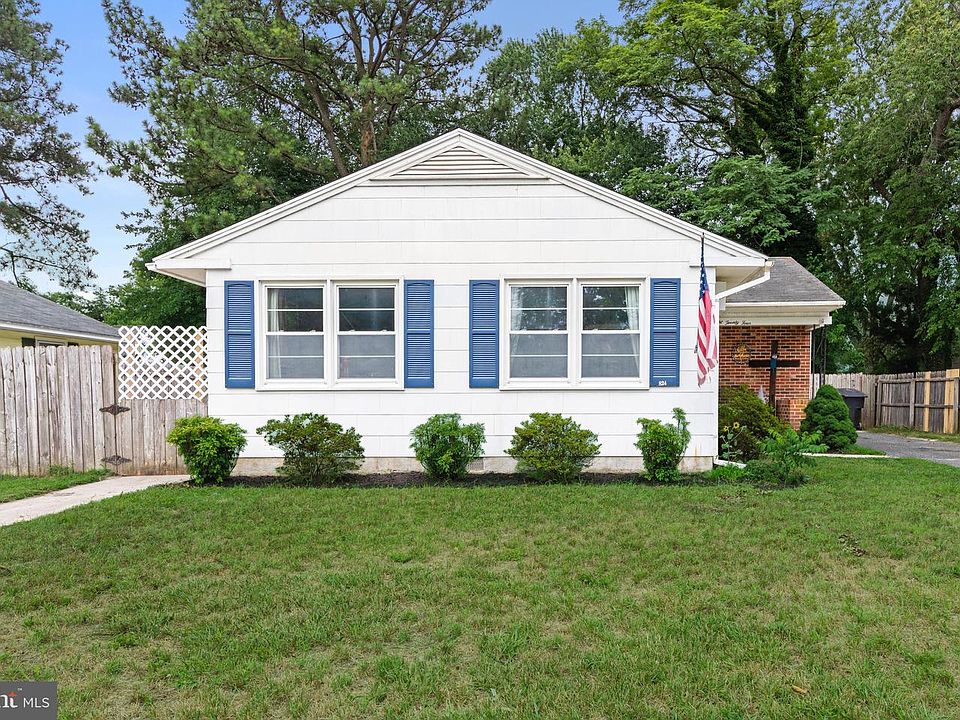 1st image of 824 Springfield Cir