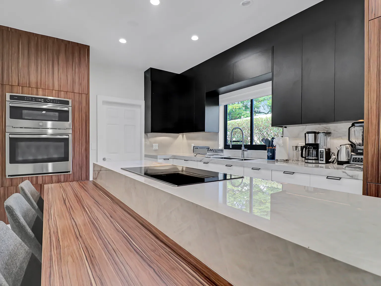 7601 Coquina Dr — Photo 3