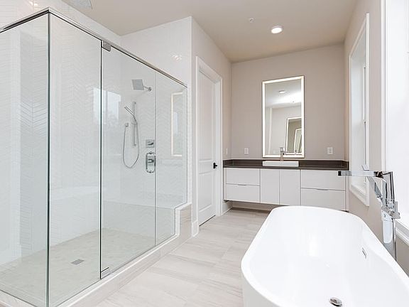 Boulevard Home Design Owner s Bath