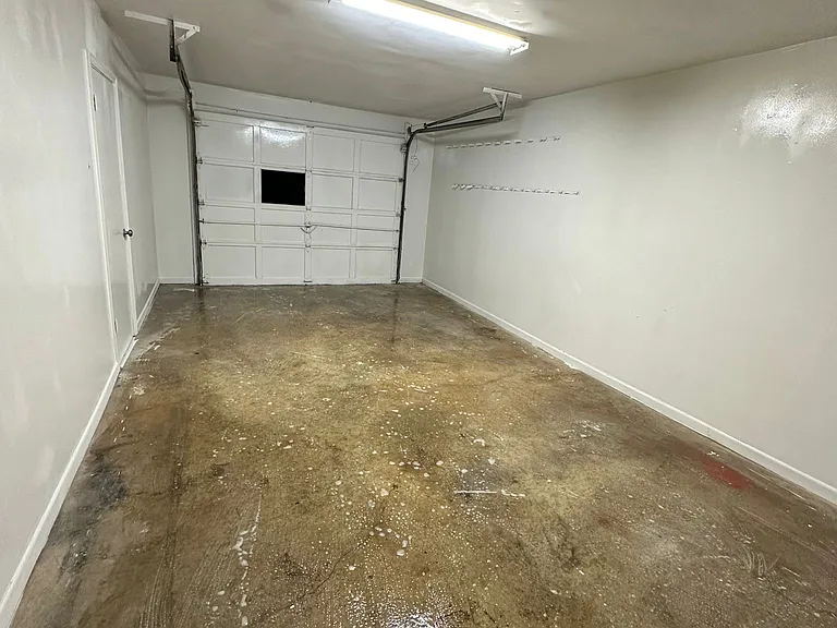 319 Devonwood Ct — Photo 9