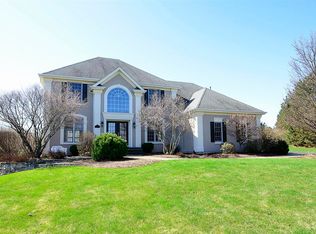 42W349 Hunters Hill Dr, St Charles, IL 60175