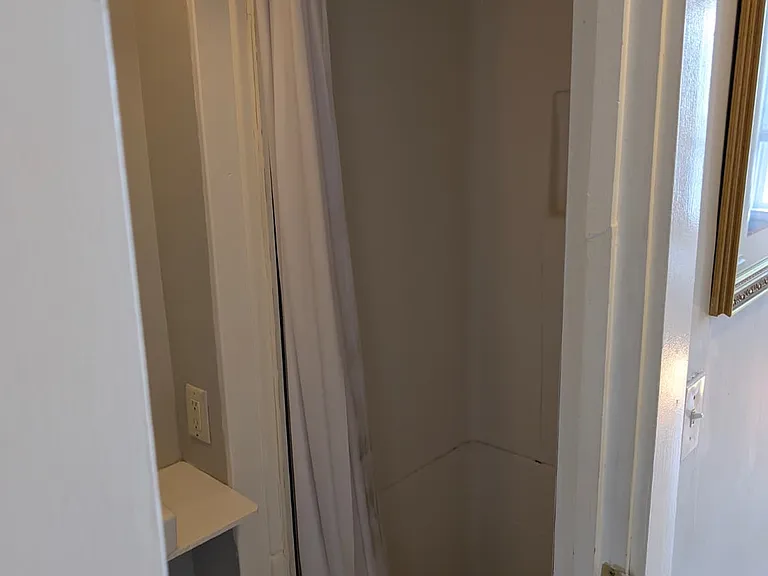 32 Market St #6 — Photo 5