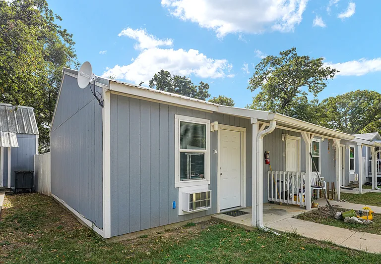 720 Pritchett Ln #16 — Photo 1