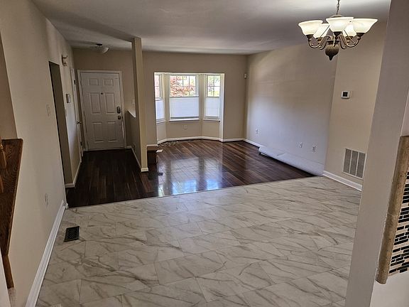5th image of 18 Hunters Gate Ct