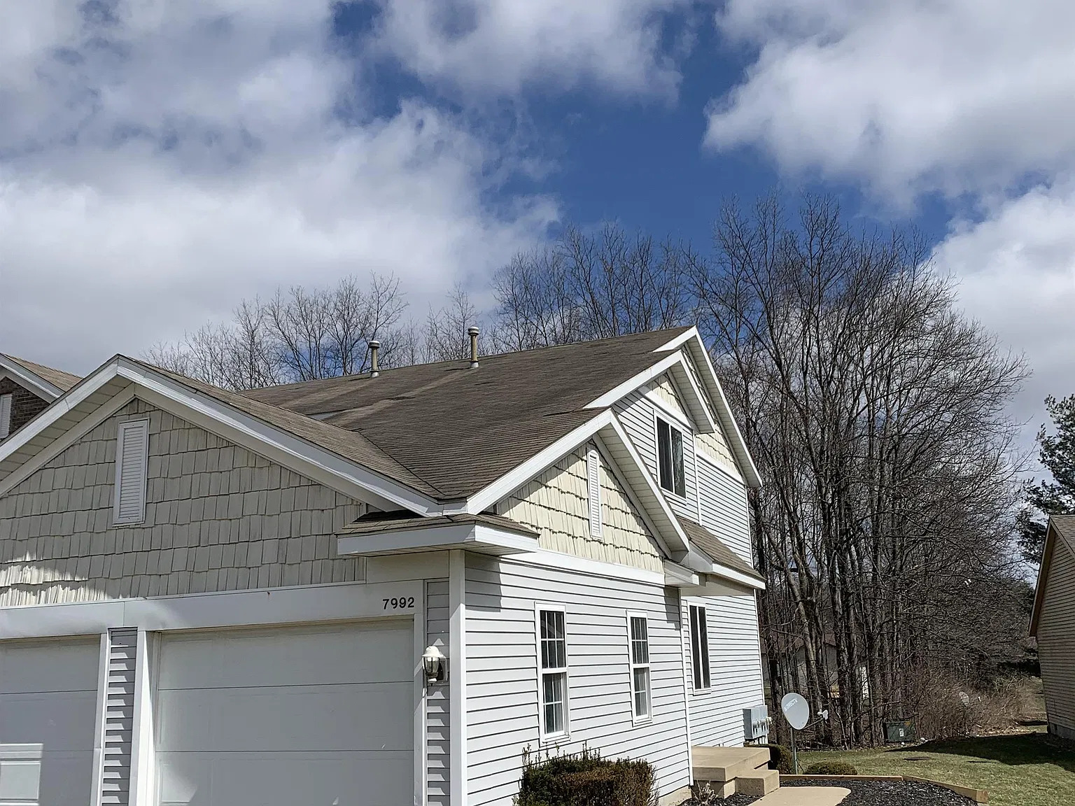10 Family - Green Meadow Court - 7992 — Photo 1
