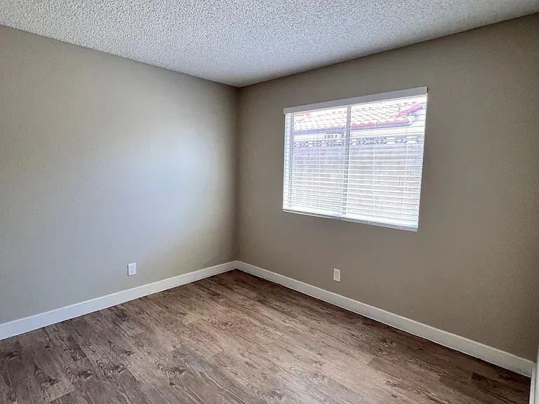 125 Sterling Dr — Photo 9