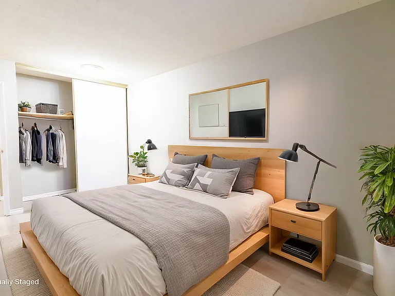 360 Falshire Dr NE — Photo 3