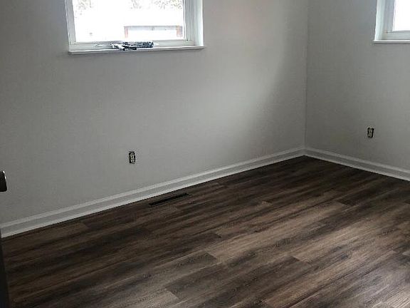 2nd image of 3890 La Rosa Dr #3890